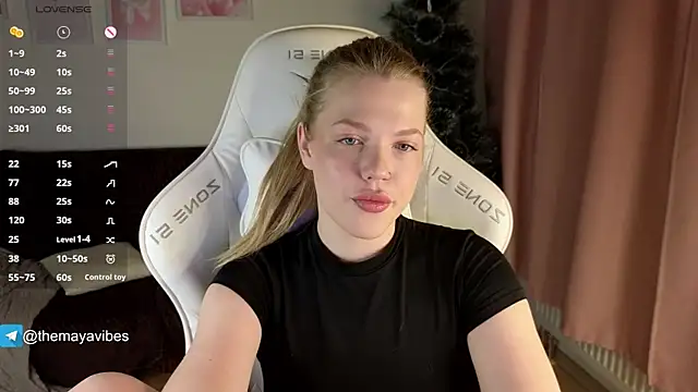 Snapshot of Maya_Rave chatting on 01-17-26, 03:33 Maya Rave online show from 01-17-26, 03:33