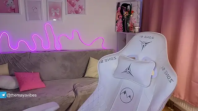 Snapshot of Maya_Rave chatting on 02-03-26, 06:40 Maya Rave online show from 02-03-26, 06:40