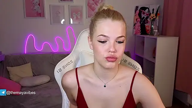 Snapshot of Maya_Rave chatting on 02-12-26, 03:45 Maya Rave online show from 02-12-26, 03:45