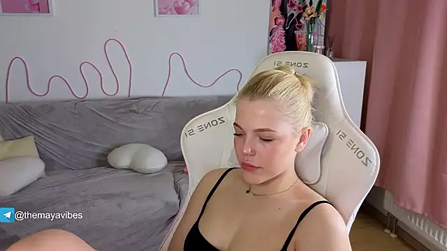 Snapshot of Maya_Rave chatting on 03-02-26, 03:52 Maya Rave online show from 03-02-26, 03:52