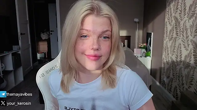 Snapshot of Maya_Rave chatting on 05-18-26, 03:35 Maya Rave online show from 05-18-26, 03:35