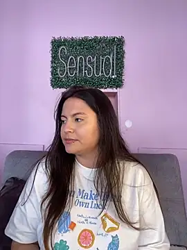 Snapshot of PoliBenett_ chatting on 01-09-25, 05:22 PoliBenett online show from 01-09-25, 05:22