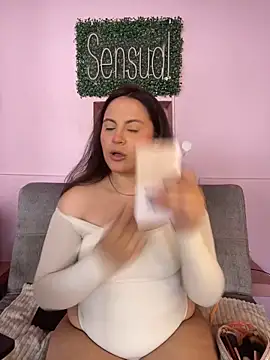 Snapshot of PoliBenett_ chatting on 01-10-25, 06:17 PoliBenett online show from 01-10-25, 06:17