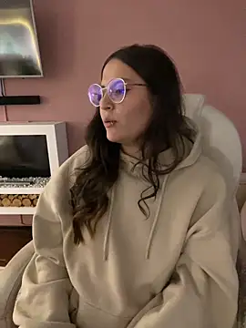 Snapshot of PoliBenett_ chatting on 01-23-25, 11:26 PoliBenett online show from 01-23-25, 11:26