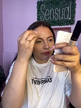 Snapshot of PoliBenett_ chatting on 02-02-25, 06:42 PoliBenett online show from 02-02-25, 06:42