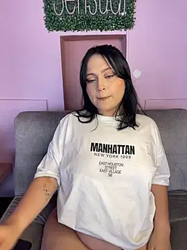 Snapshot of PoliBenett_ chatting on 02-10-25, 04:36 PoliBenett online show from 02-10-25, 04:36