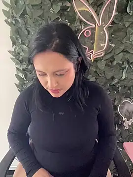 Snapshot of PoliBenett_ chatting on 02-27-25, 10:09 PoliBenett online show from 02-27-25, 10:09