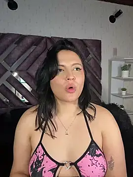 Snapshot of PoliBenett_ chatting on 03-11-25, 10:42 PoliBenett online show from 03-11-25, 10:42