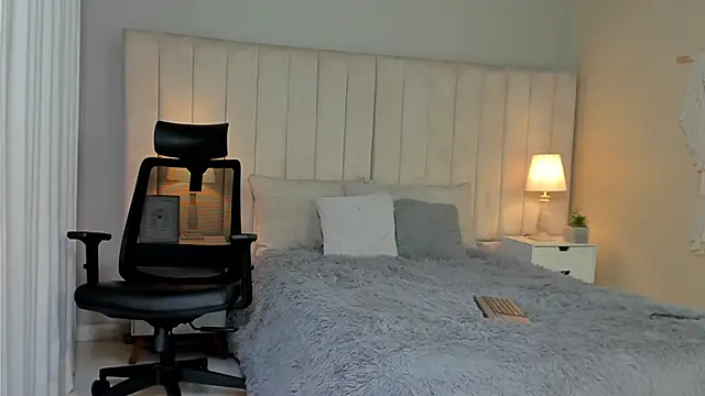 Aron Bolt online show from 03-11-25, 03:37