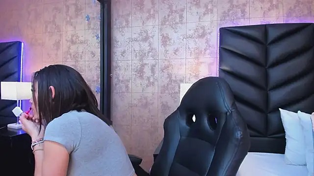 Snapshot of HazelMoret chatting on 12-28-24, 11:16 HazelMoret online show from 12-28-24, 11:16