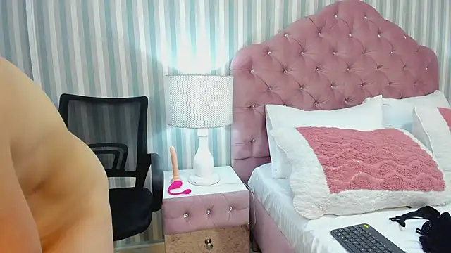 Snapshot of HazelMoret chatting on 02-26-25, 02:57 HazelMoret online show from 02-26-25, 02:57