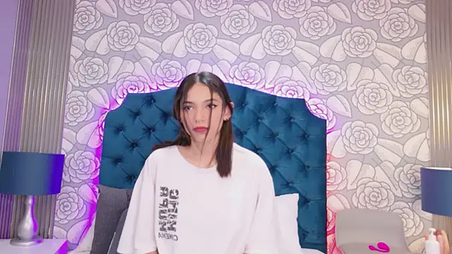 Snapshot of HazelMoret chatting on 02-11-26, 03:11 HazelMoret online show from 02-11-26, 03:11