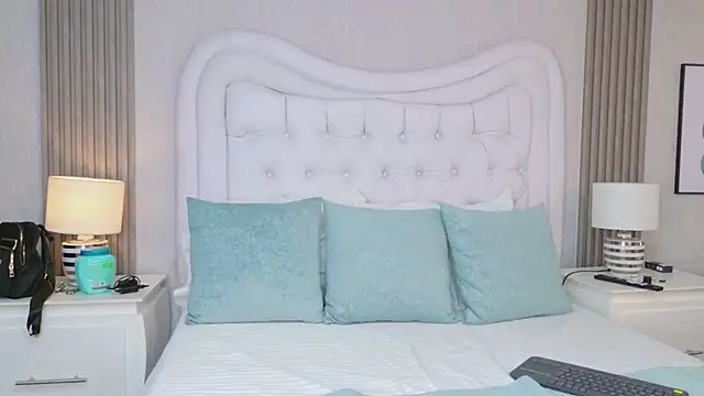 Snapshot of HazelMoret chatting on 02-21-26, 03:18 HazelMoret online show from 02-21-26, 03:18