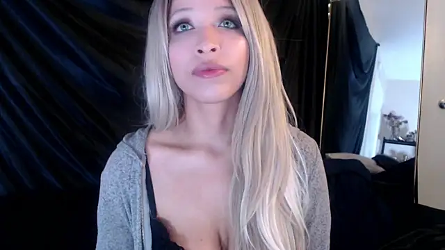 Snapshot of liadivina chatting on 02-01-25, 10:48 liadivina online show from 02-01-25, 10:48