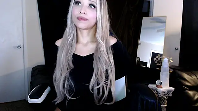 Snapshot of liadivina chatting on 03-14-25, 06:32 liadivina online show from 03-14-25, 06:32