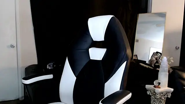 Snapshot of liadivina chatting on 03-17-25, 06:40 liadivina online show from 03-17-25, 06:40