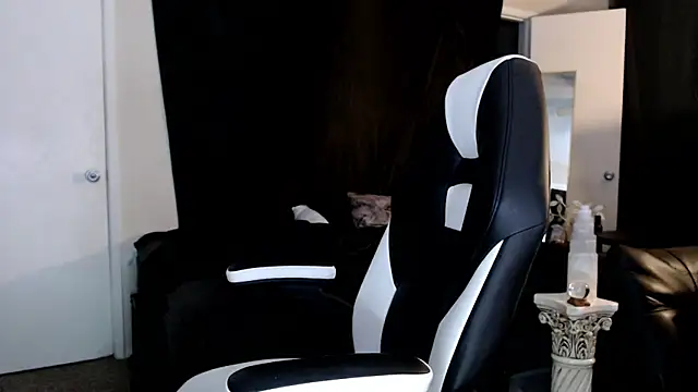 Snapshot of liadivina chatting on 03-19-25, 05:52 liadivina online show from 03-19-25, 05:52