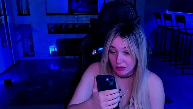 Snapshot of LisaElfy chatting on 02-08-25, 07:15 LisaElfy online show from 02-08-25, 07:15