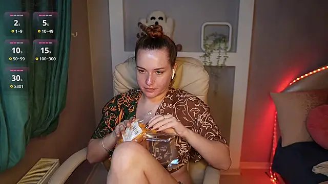 Snapshot of LisaElfy chatting on 11-25-25, 02:28 LisaElfy online show from 11-25-25, 02:28