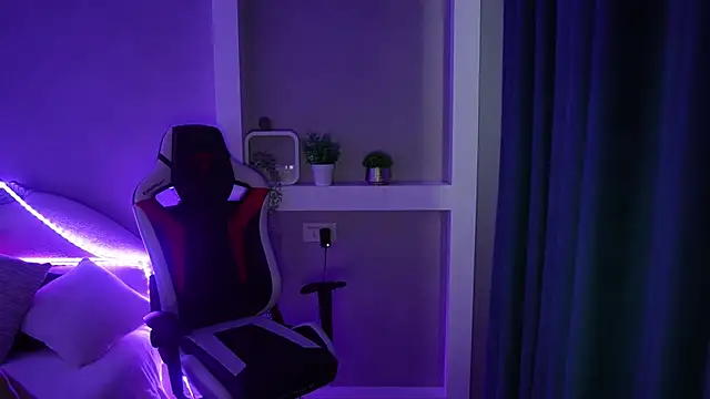 Snapshot of LisaElfy chatting on 02-11-26, 01:27 LisaElfy online show from 02-11-26, 01:27