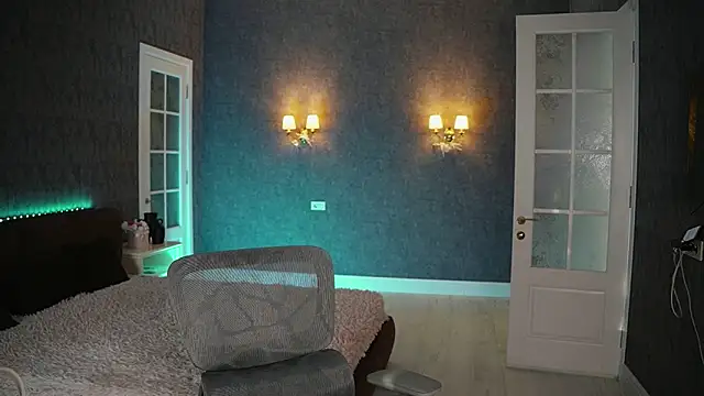 LisaElfy online show from 05-25-26, 04:24