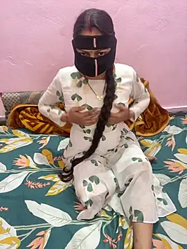 Snapshot of mickey_love chatting on 02-28-25, 01:14 mickey love online show from 02-28-25, 01:14