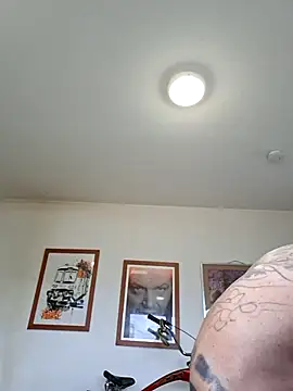 Snapshot of mileflav0r chatting on 03-23-26, 07:45 mileflav0r online show from 03-23-26, 07:45