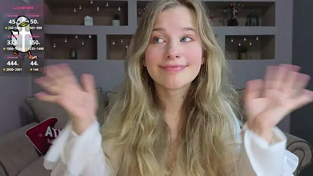 LinaCristonsen online show from 11-25-25, 02:06