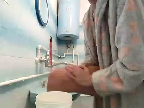 Snapshot of beaverwoman chatting on 01-04-25, 08:27 beaverwoman online show from 01-04-25, 08:27