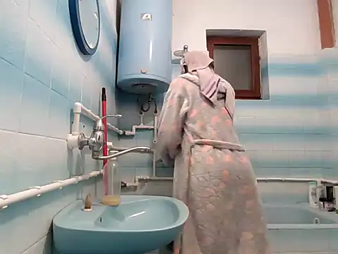 Snapshot of beaverwoman chatting on 01-14-25, 04:18 beaverwoman online show from 01-14-25, 04:18