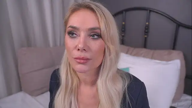 IsadoraDunkan online show from 03-15-25, 05:08