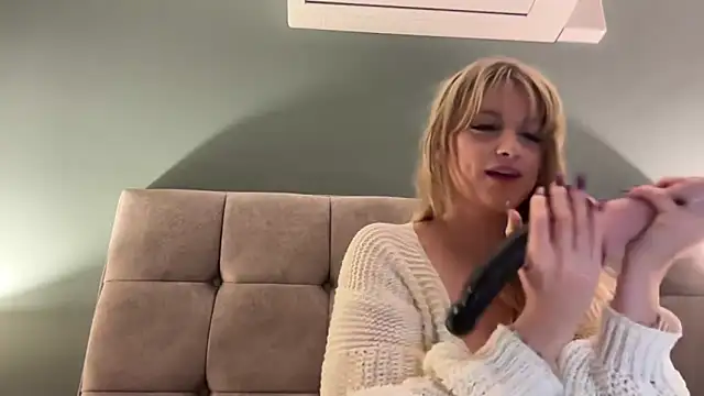 LustfulLuna  online show from 12-21-25, 09:33