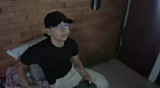 Snapshot of Dereck_Dickson chatting on 12-18-24, 02:38 Dereck Dickson online show from 12-18-24, 02:38