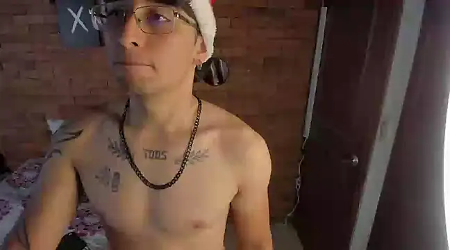 Snapshot of Dereck_Dickson chatting on 12-18-24, 05:42 Dereck Dickson online show from 12-18-24, 05:42