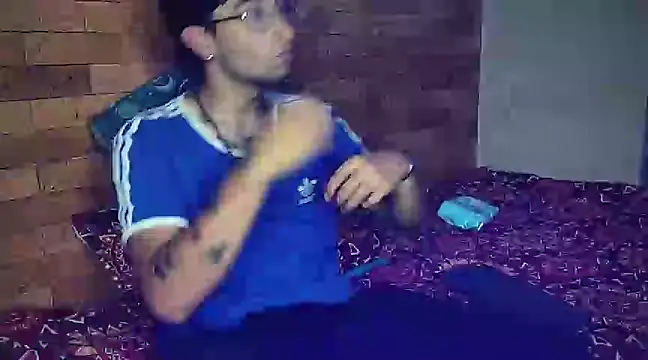 Snapshot of Dereck_Dickson chatting on 03-20-25, 04:18 Dereck Dickson online show from 03-20-25, 04:18