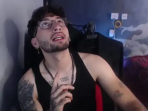 Snapshot of Dereck_Dickson chatting on 10-28-25, 01:03 Dereck Dickson online show from 10-28-25, 01:03