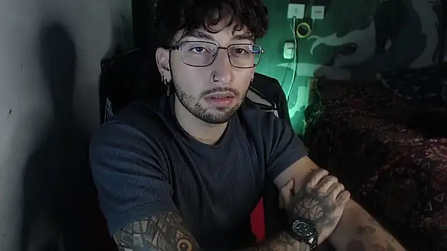 Snapshot of Dereck_Dickson chatting on 11-02-25, 01:41 Dereck Dickson online show from 11-02-25, 01:41