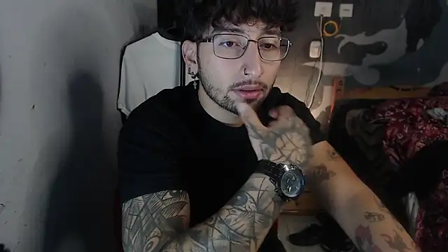 Snapshot of Dereck_Dickson chatting on 11-04-25, 02:54 Dereck Dickson online show from 11-04-25, 02:54