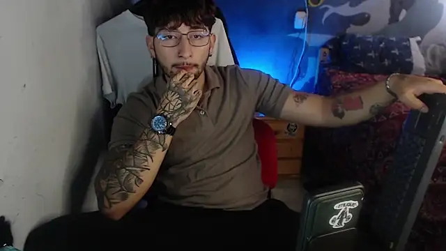 Snapshot of Dereck_Dickson chatting on 11-05-25, 03:45 Dereck Dickson online show from 11-05-25, 03:45