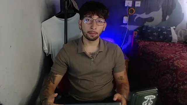 Snapshot of Dereck_Dickson chatting on 11-09-25, 04:05 Dereck Dickson online show from 11-09-25, 04:05