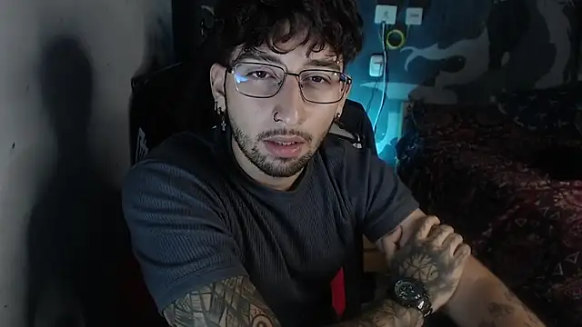 Snapshot of Dereck_Dickson chatting on 11-10-25, 05:34 Dereck Dickson online show from 11-10-25, 05:34