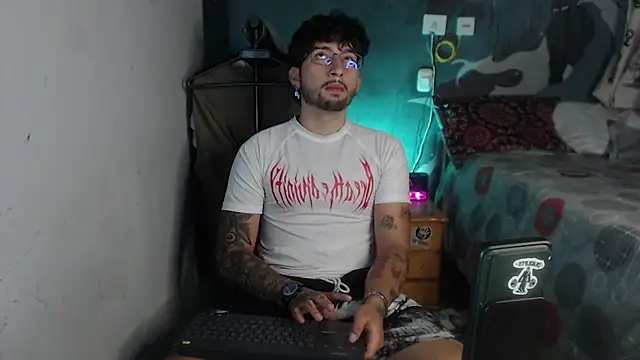 Snapshot of Dereck_Dickson chatting on 11-12-25, 03:07 Dereck Dickson online show from 11-12-25, 03:07