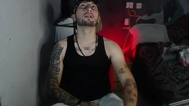 Snapshot of Dereck_Dickson chatting on 11-25-25, 04:56 Dereck Dickson online show from 11-25-25, 04:56