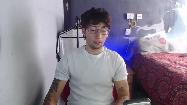 Snapshot of Dereck_Dickson chatting on 12-02-25, 06:47 Dereck Dickson online show from 12-02-25, 06:47