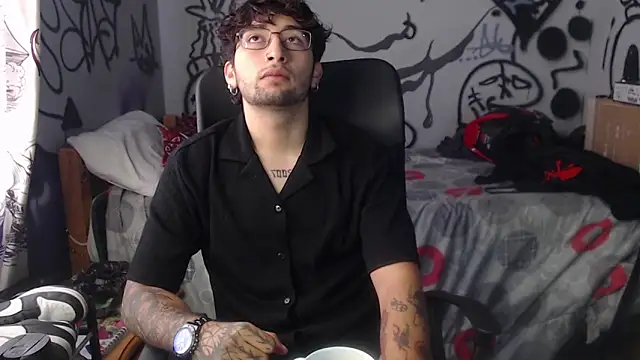 Snapshot of Dereck_Dickson chatting on 12-21-25, 02:35 Dereck Dickson online show from 12-21-25, 02:35