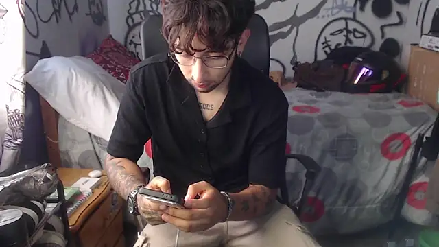 Snapshot of Dereck_Dickson chatting on 12-22-25, 05:10 Dereck Dickson online show from 12-22-25, 05:10