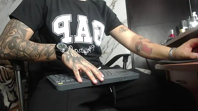 Snapshot of Dereck_Dickson chatting on 01-17-26, 03:33 Dereck Dickson online show from 01-17-26, 03:33