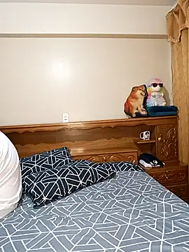 Lucy Chery online show from 12-18-25, 11:55