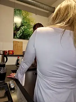 Snapshot of CoupleKitty chatting on 11-04-25, 07:02 CoupleKitty online show from 11-04-25, 07:02