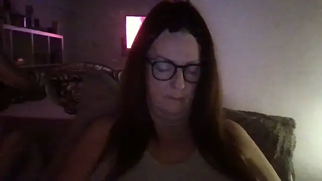 Snapshot of Tillieuk chatting on 02-06-26, 11:30 Tillieuk online show from 02-06-26, 11:30